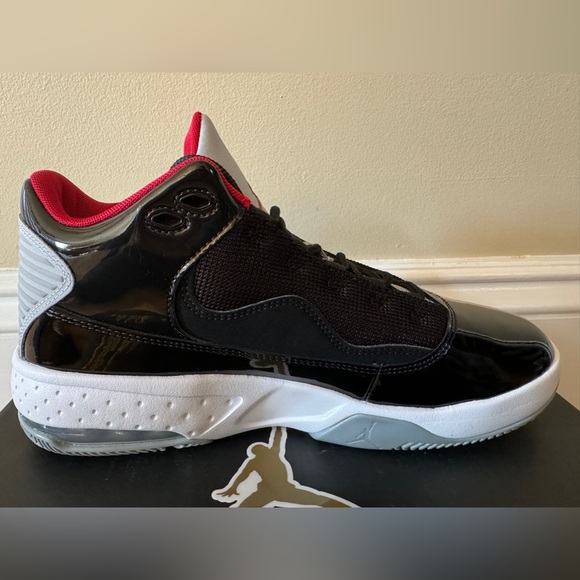 New Jordan Max Aura 2 (GS) ‘Black/Gym Red-White- Wolf Grey’ Basketball Sneakers - Picture 5 of 12